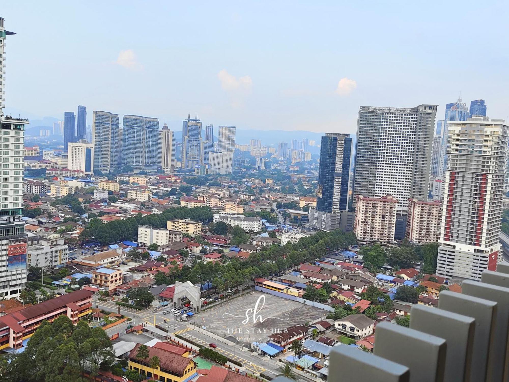 The Luxe Klcc View Sky Pool Apartment Kuala Lumpur Bagian luar foto